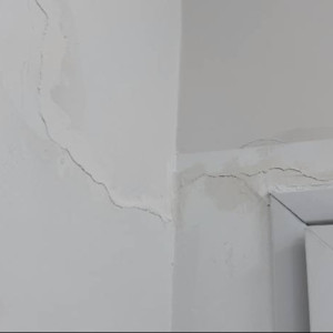 Во Владимире построенная 3 года назад школа за 953 млн рублей начала рушиться