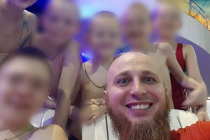 Подозреваемый в домогательствах к дочери владимирский многоженец готов явиться в СК