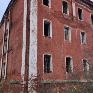 В Карабаново после суда снесут расселенный аварийный дом