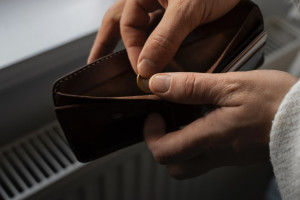 Житель Коврова обокрал посетителя кафе ради подарка возлюбленной