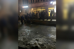 Очередь за путевками во владимирском МФЦ растянулась с раннего утра