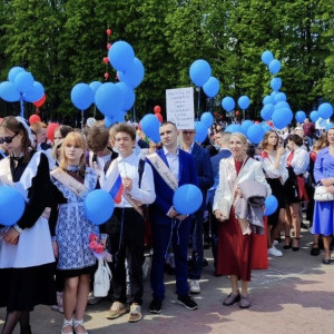 Во Владимире «Последний звонок» прозвучал для 1515 выпускников