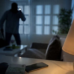 В Меленках осудили ограбившую знакомых в Новый год компанию из 4 человек