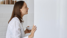 Задолжавшая по алиментам 500 тыс. рублей многодетная мать пряталась в морозилке