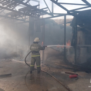 В Красной Горбатке загорелся овощной склад