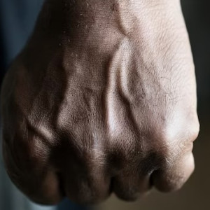 Во Владимире 19-летний парень до смерти избил престарелую мать друга