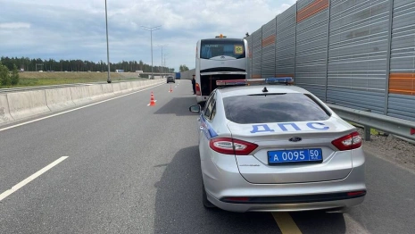 Перевозивший 17 детей на владимирскую турбазу автобус сломался на ЦКАД