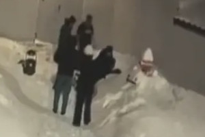 Во Владимире подростки напали на охранника жилого дома и двух прохожих