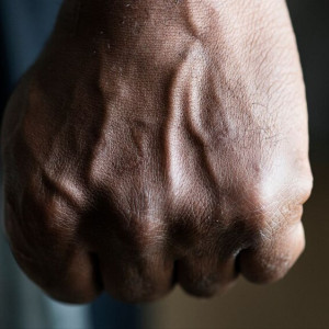 Во Владимире адвокат избил жену и угрожал ей расправой
