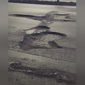 Водители пожаловались на усеянную ямами федеральную трассу М-7 в Покрове