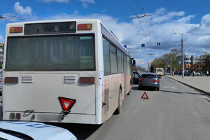 Во Владимире легковушка влетела в автобус 12-го маршрута