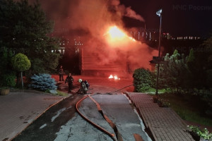 Во Владимире мощный пожар охватил дом на Юрьев-Польском шоссе