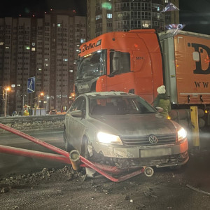 Во Владимире столкнулись легковушка и фура