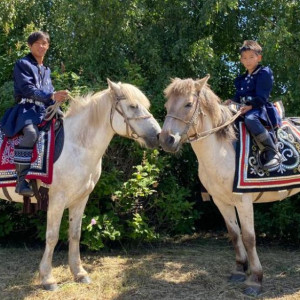 Коневод из Якутии с сыном добрался до Владимирской области