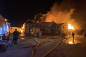 Появились подробности мощного пожара на рынке со стройматериалами в Коврове