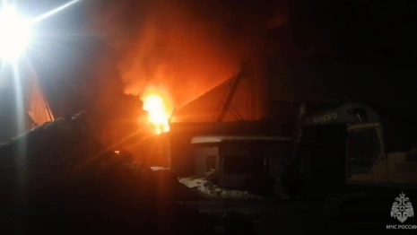 Во Владимире в загоревшемся гаражном боксе стояли кран и грузовики