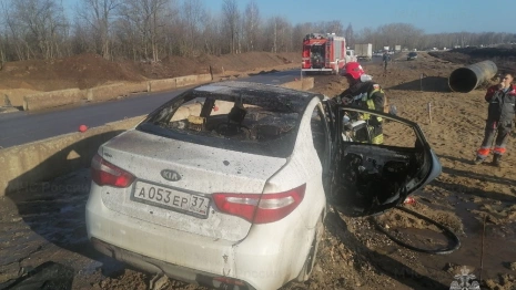 Под Владимиром в аварии загорелась легковушка