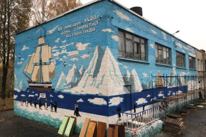 Во Владимире стену школы №28 разрисовал уличный художник Мишкин