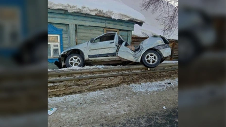 Легковушка врезалась в дом на трассе Р-132 Золотое кольцо во Владимирской области