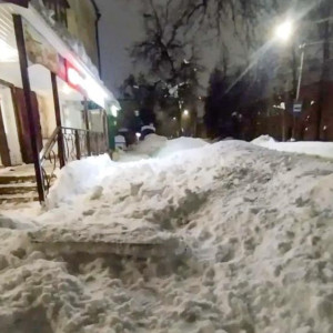 Бастрыкин взял на контроль историю с падением ледяной глыбы на женщину в Коврове