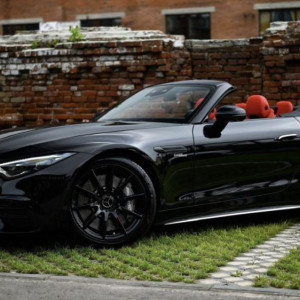 Во Владимире выставили на продажу Mercedes SL-класса за 13,6 млн рублей