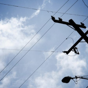 Во Владимире водитель иномарки снес опору ЛЭП