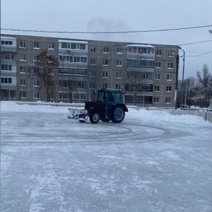 «Форсаж» среди сугробов. Во Владимире тракторист устроил дрифт во время уборки снега