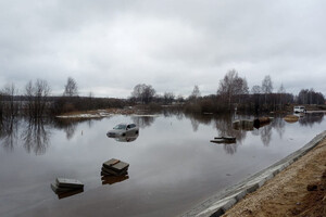 Во Владимирской области в районе платника М-12 утонула машина