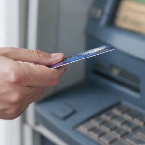 В Госдуме придумали, как владимирцам защитить деньги на кредитках