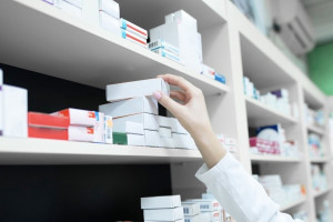 Жителей владимирского поселка оставили без аптеки