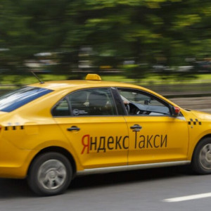 Ковровчанин угнал машину таксиста и врезался в дерево