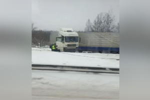 Под Петушками сложившаяся фура перекрыла трассу М-7 Волга 