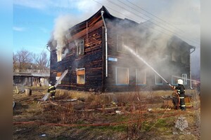 Во Владимирской области загорелся заброшенный дом в 600 кв. м. 