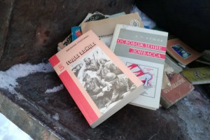 В Юрьев-Польском в мусорку выбросили патриотические книги