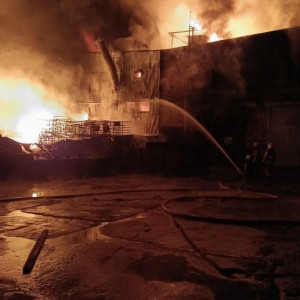 Мощный пожар охватил склад буровых растворов во Владимире