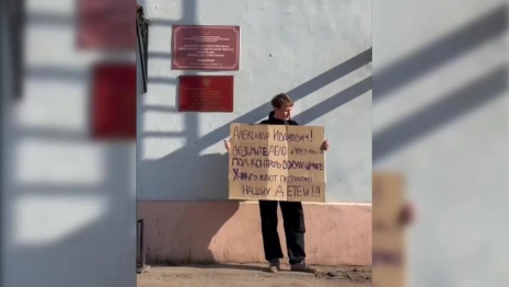 Отец умерших в Красном кресте двойняшек вышел на пикет во Владимире