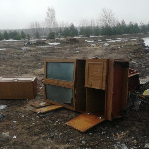 У плотины в Красной Горбатке нашли мусорную свалку 