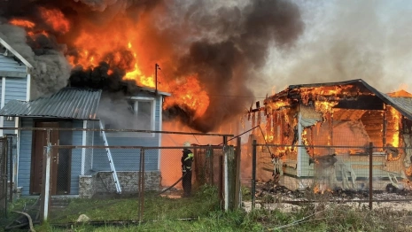 В деревне Хреново под Собинкой загорелись два частных дома
