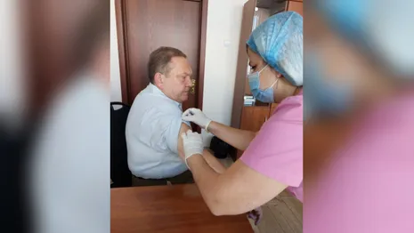 Замгубернатора и вице-губернатор Владимирской области привились от гриппа