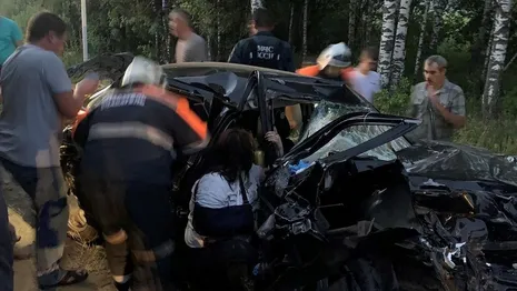 Во Владимирской области спасатели деблокировали пострадавших в серьезном ДТП