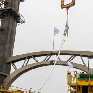 В Муроме на мосту через Оку установили первые три пары вант