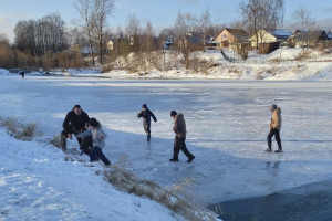 В Кольчугино 2 подростка провалились в полынью