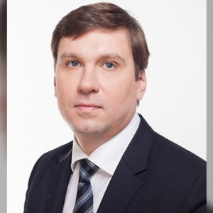 Первая в городе турфирма и богатая супруга. Что известно о новом главе Владимира