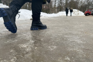 Во Владимире и области объявили желтый уровень опасности из-за гололедицы