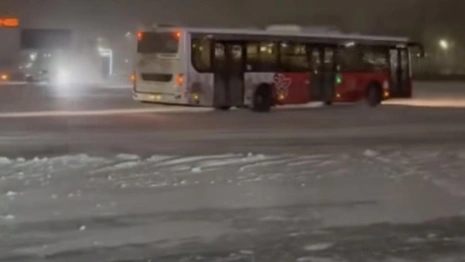 Во Владимире автобус №24 устроил дрифт у «Глобуса»