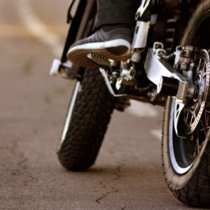 В Кольчугино байкер без прав сбил гаишника