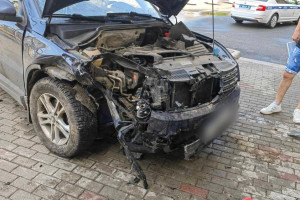 Момент ДТП с такси в центре Владимира попал на видео