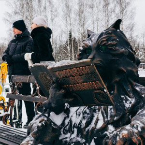 В Добросельском парке во Владимире 2 года назад открыли арт-объект «Кот ученый»