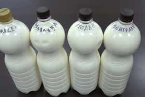 На трех рынках Владимира молоко разбавляли водой