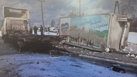 Во Владимирской области локомотив снес грузовик